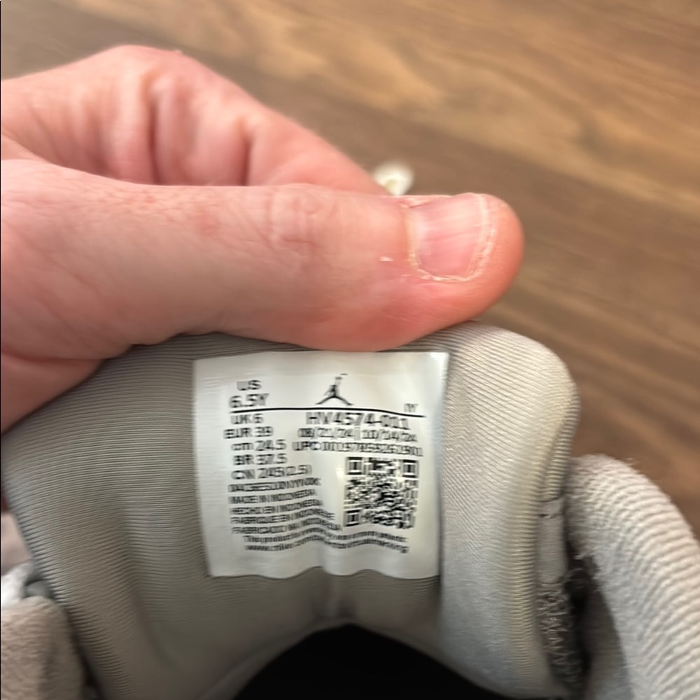 Jordan Kids Sneakers 6.5 Y Gray - Picture 9 of 11
